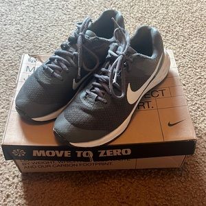 Nike Revolution 6 NN (GS) Running Shoes.